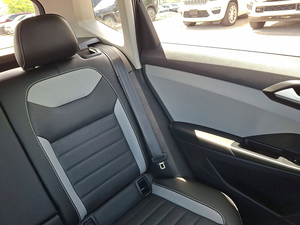 Used 2022 Volkswagen Taos SEL w/ Panoramic Sunroof Package AWD/4WD image 14