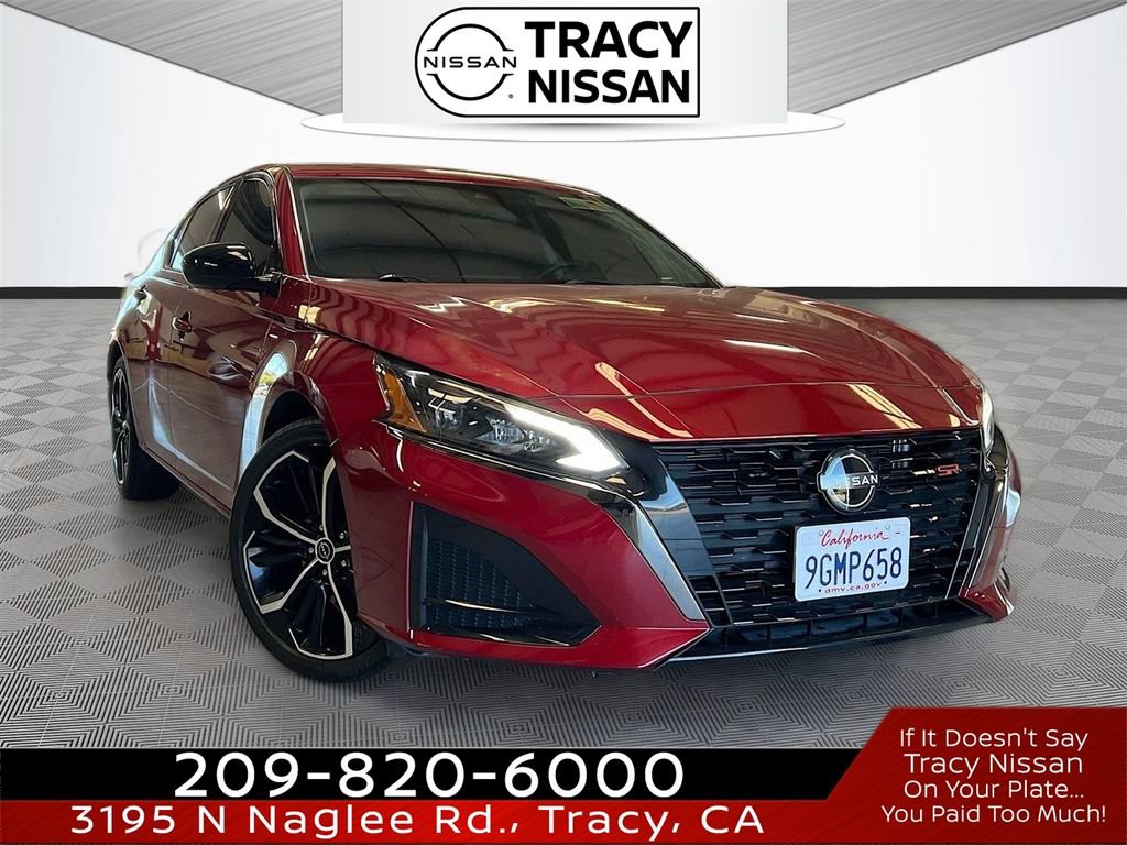 Used 2023 Nissan Altima 2.5 SR FWD image 1