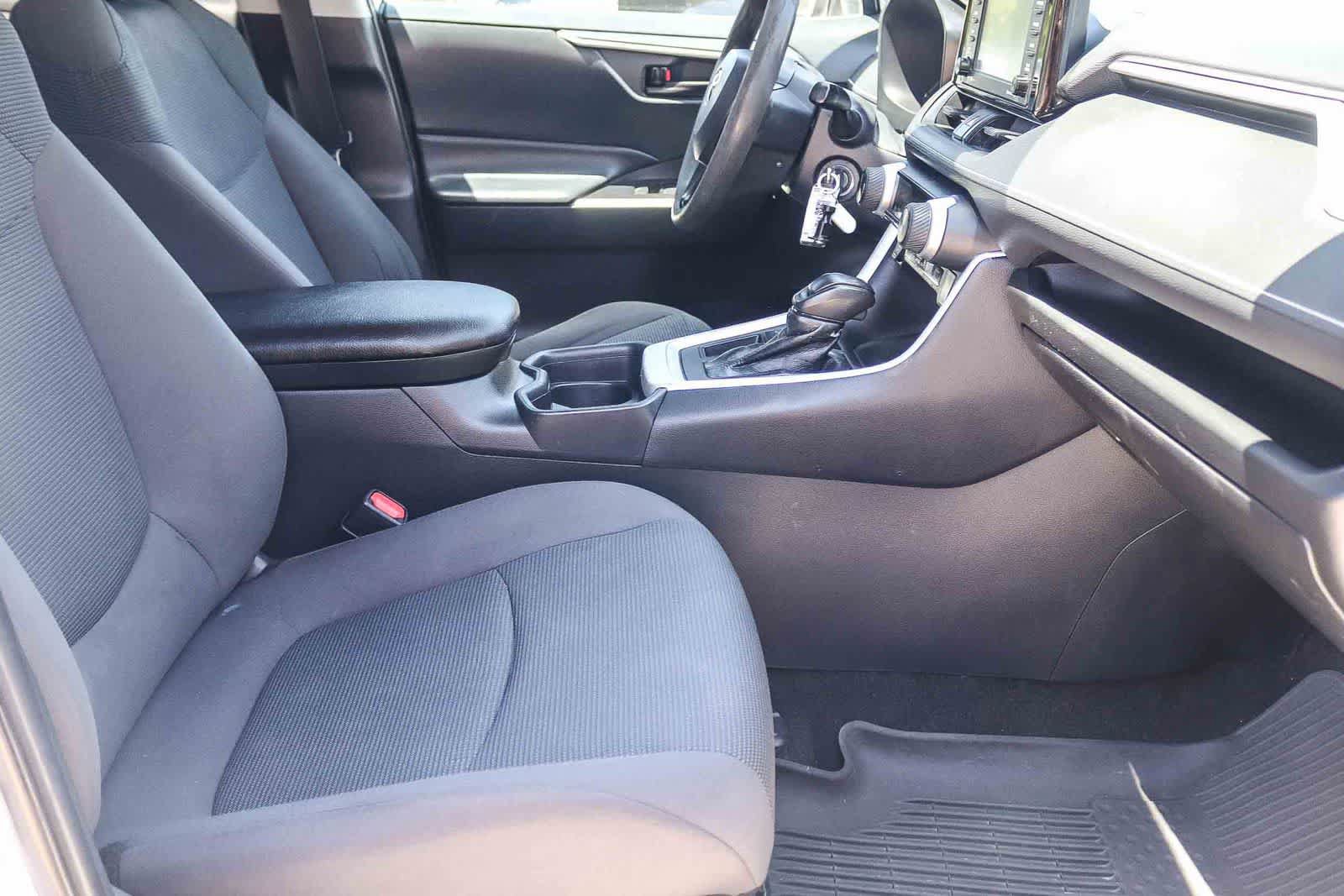 Used 2021 Toyota RAV4 LE FWD image 14