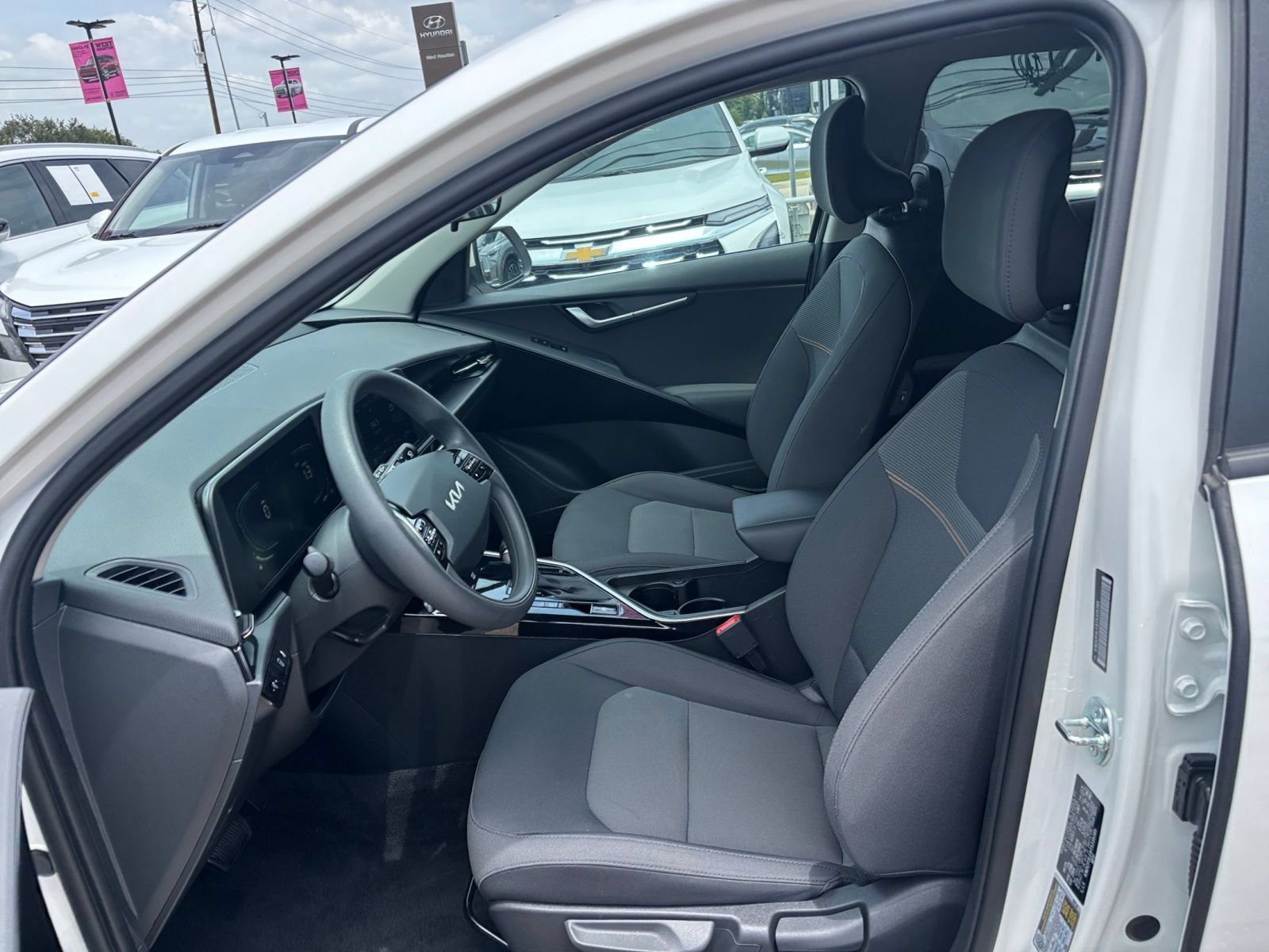 Used 2026 Kia Niro LX FWD image 24