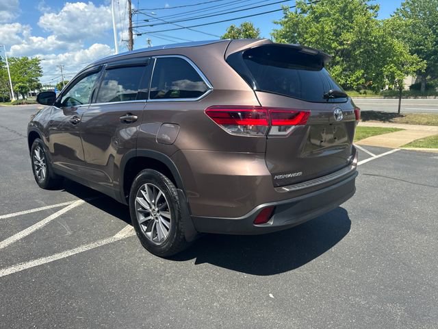 Used 2019 Toyota Highlander XLE AWD/4WD image 5