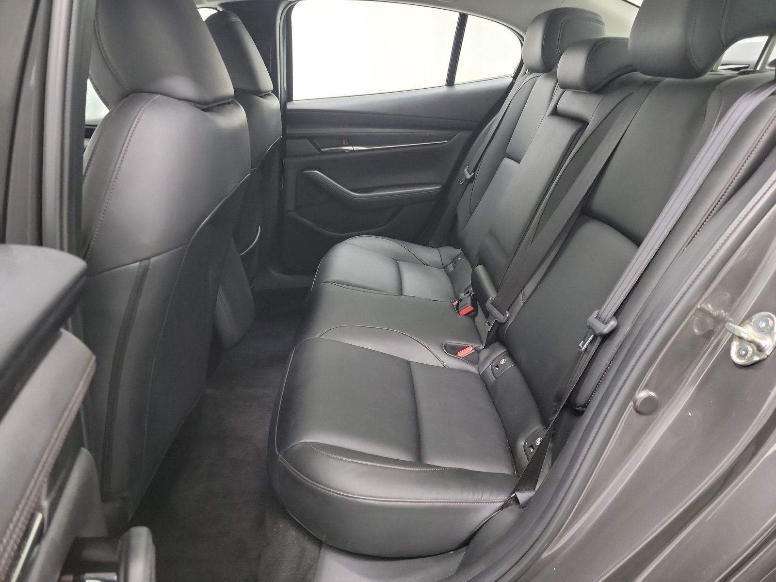 Used 2019 MAZDA MAZDA3 Sedan w/ Preferred Package image 27