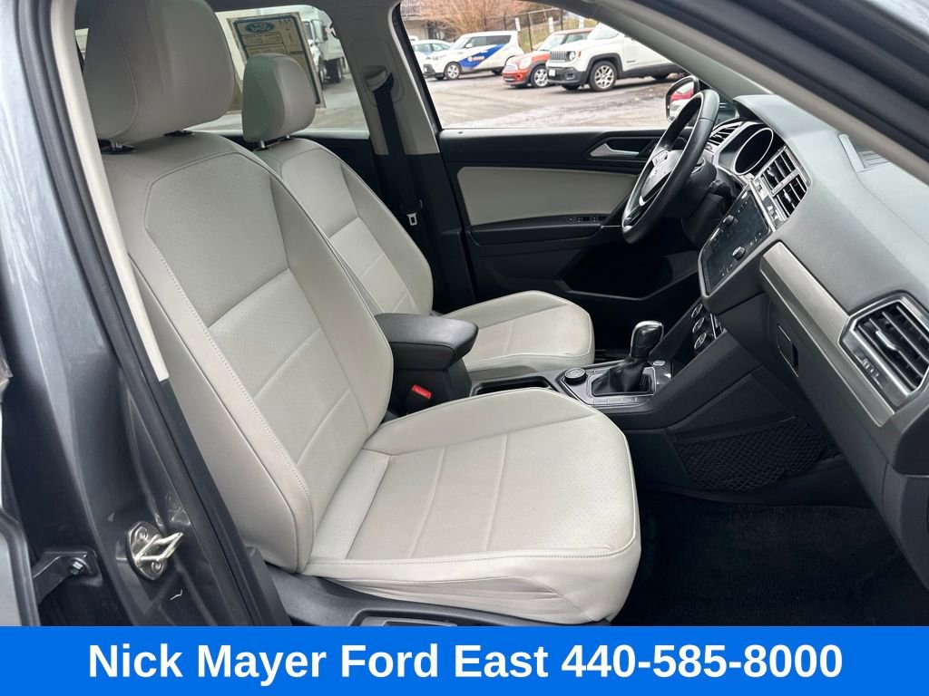 Used 2020 Volkswagen Tiguan SE w/ Panoramic Sunroof Package image 10