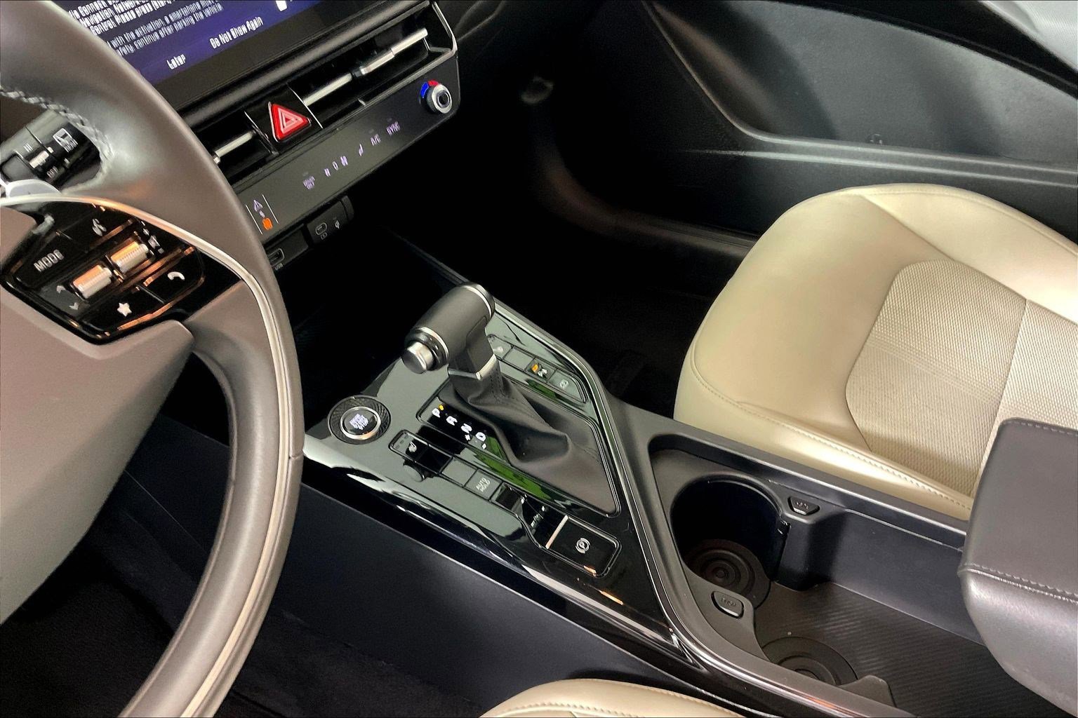 Used 2024 Kia Niro EX image 18