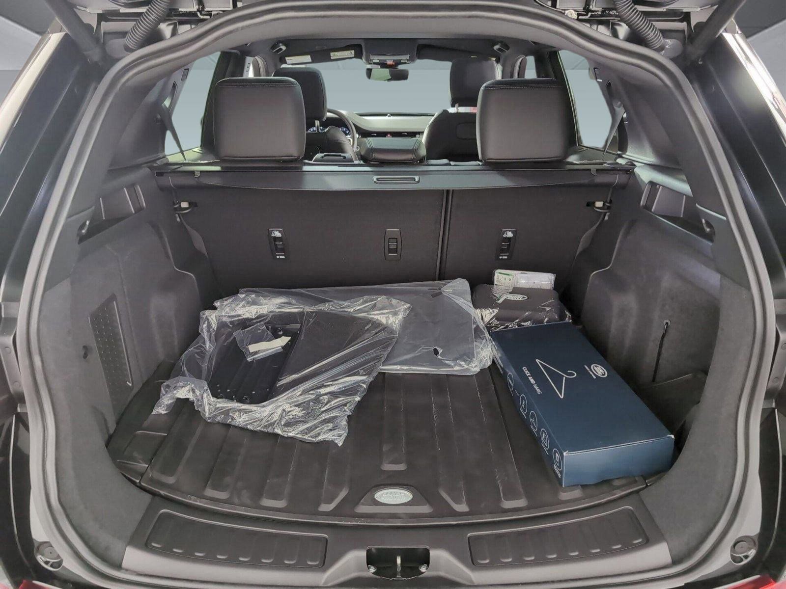 Certified 2025 Land Rover Discovery Sport Dynamic SE image 27