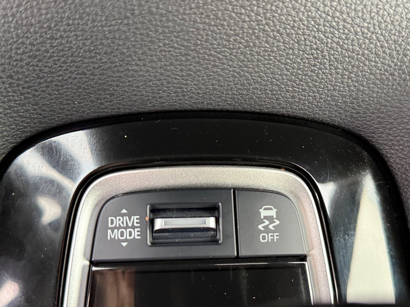 Used 2025 Toyota Corolla XSE FWD image 27