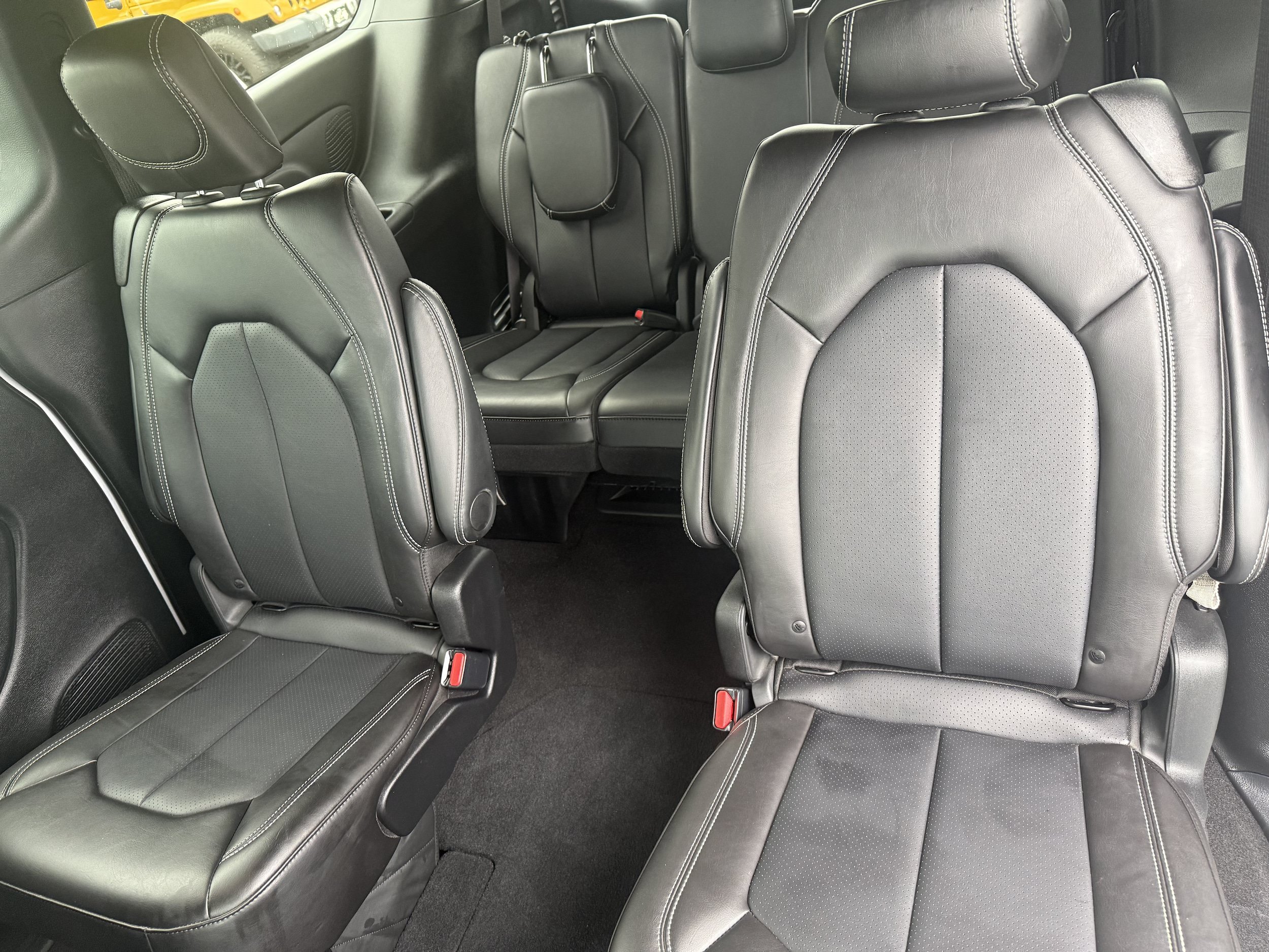 Used 2025 Chrysler Pacifica Select FWD image 26