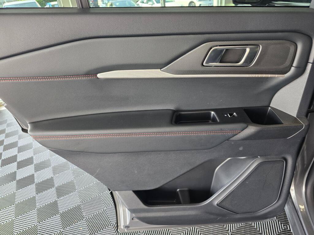 Used 2025 Ford Explorer ST-Line AWD/4WD image 34