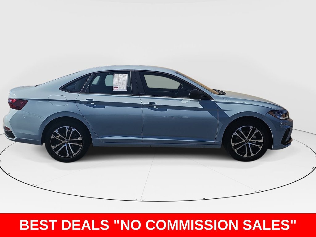 Used 2025 Volkswagen Jetta Sport FWD image 2