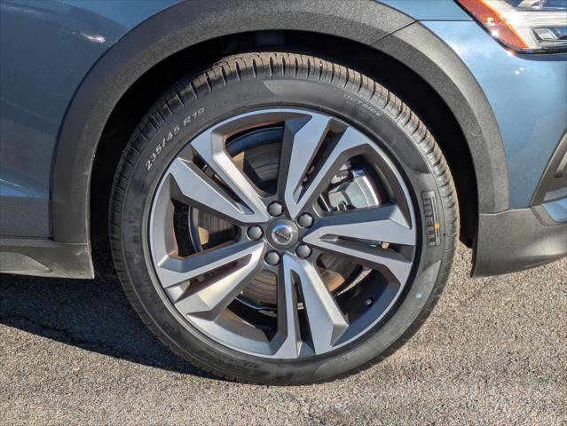 Used 2024 Volvo V60 B5 Cross Country Plus w/ Protection Package Premier image 9