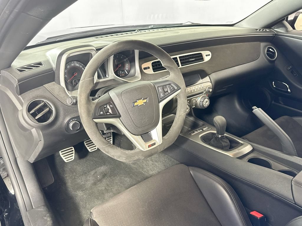 Used 2015 Chevrolet Camaro Z/28 RWD image 9
