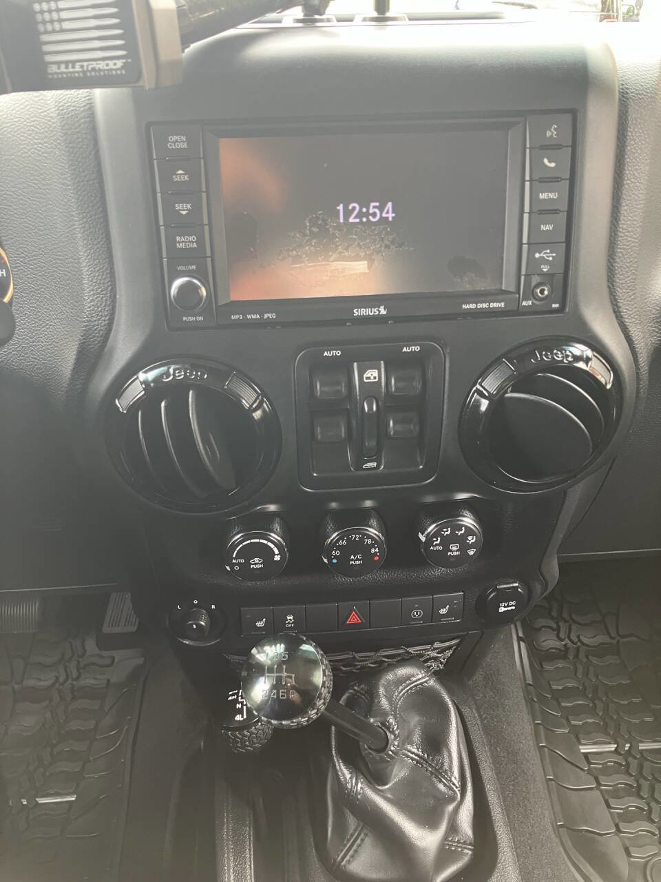 Used 2014 Jeep Wrangler Unlimited Sahara AWD/4WD image 15