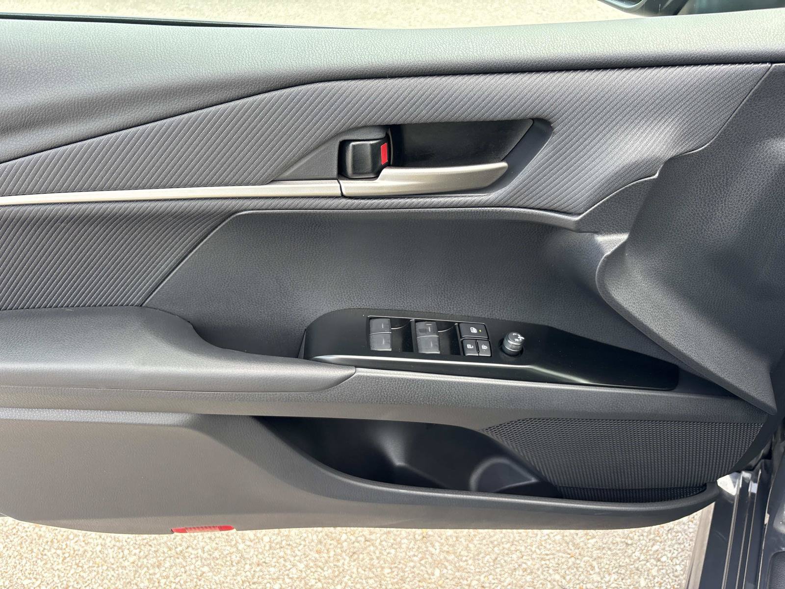 Used 2026 Toyota Camry SE FWD image 12
