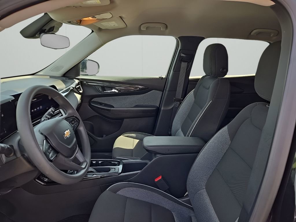Used 2025 Chevrolet TrailBlazer LT AWD/4WD image 9