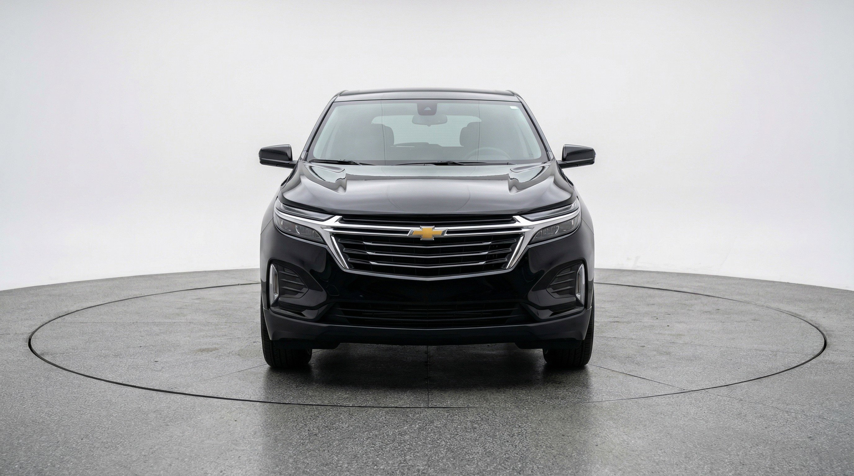 Used 2025 Chevrolet Equinox LT AWD/4WD image 2