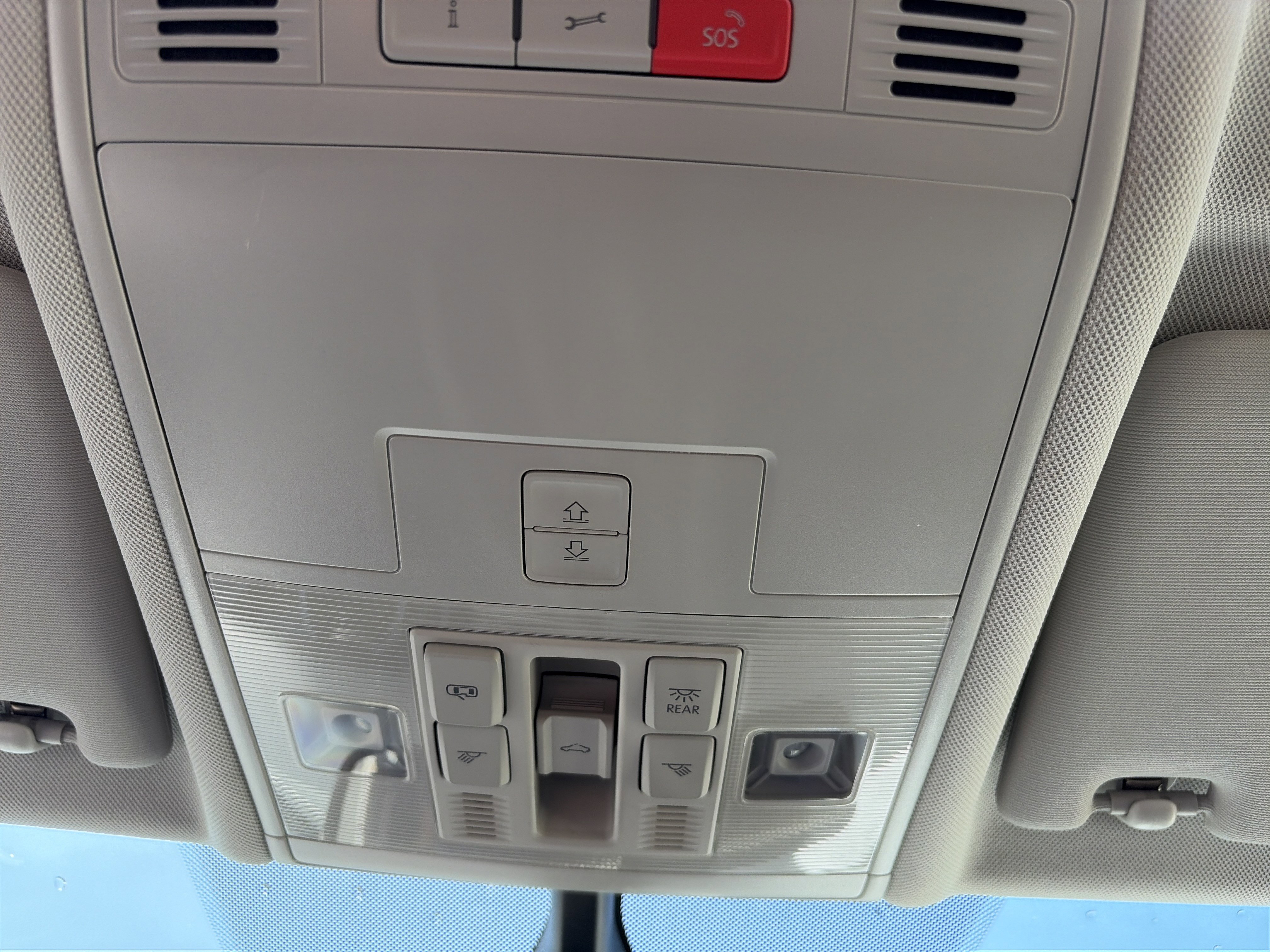 Used 2018 Volkswagen Tiguan SEL w/ 3rd Row Seat Package image 46