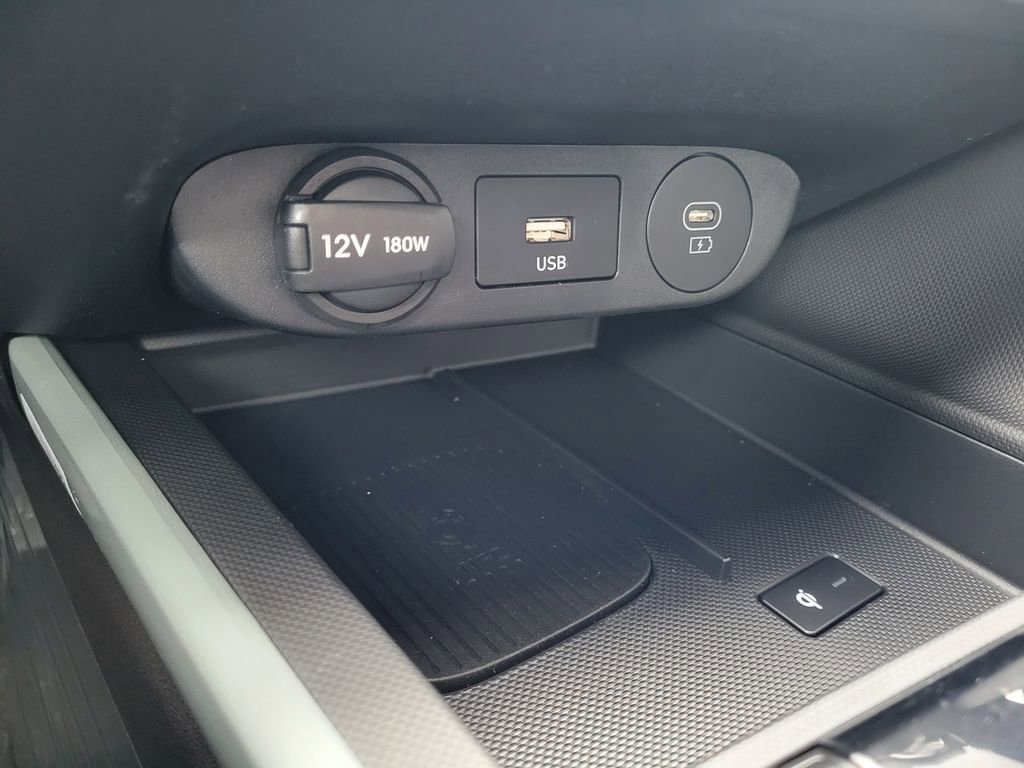 New 2025 Hyundai Elantra Limited image 28