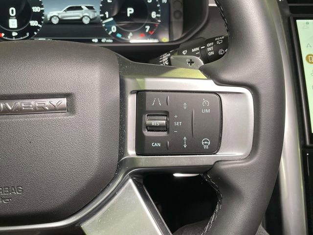 Used 2025 Land Rover Discovery Dynamic SE image 41