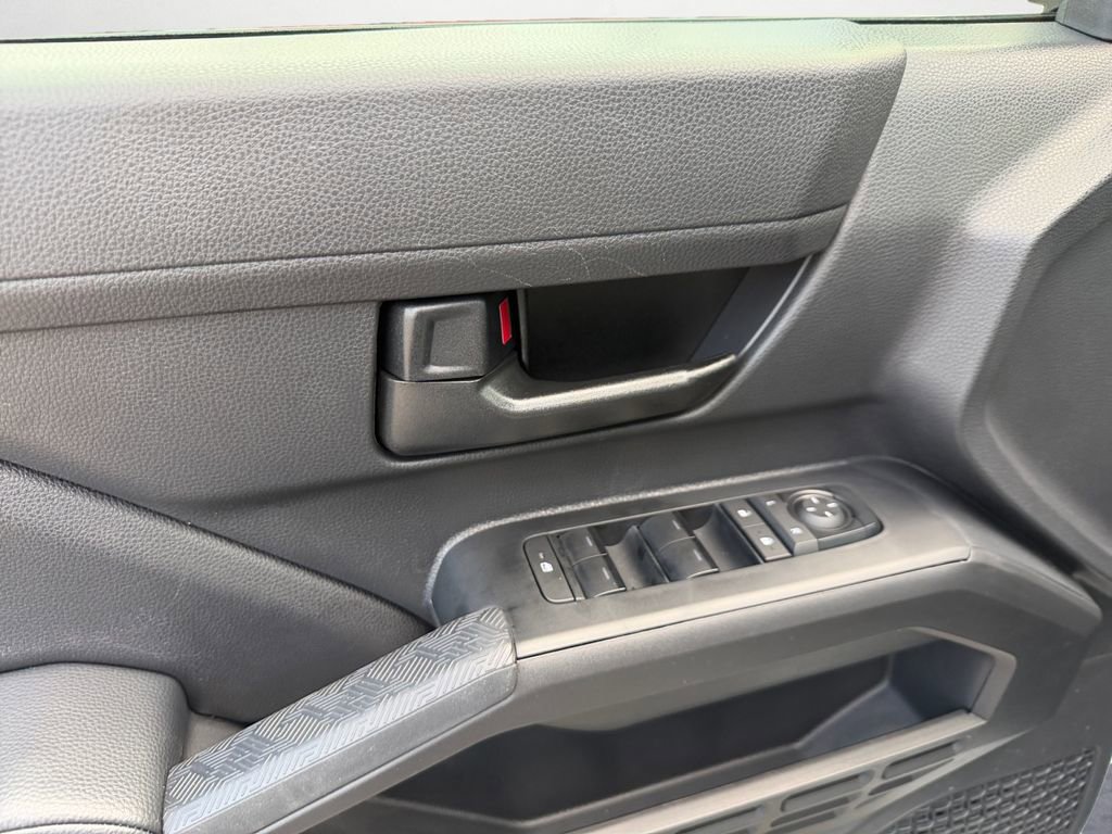 Used 2025 Toyota Tacoma SR5 AWD/4WD image 23