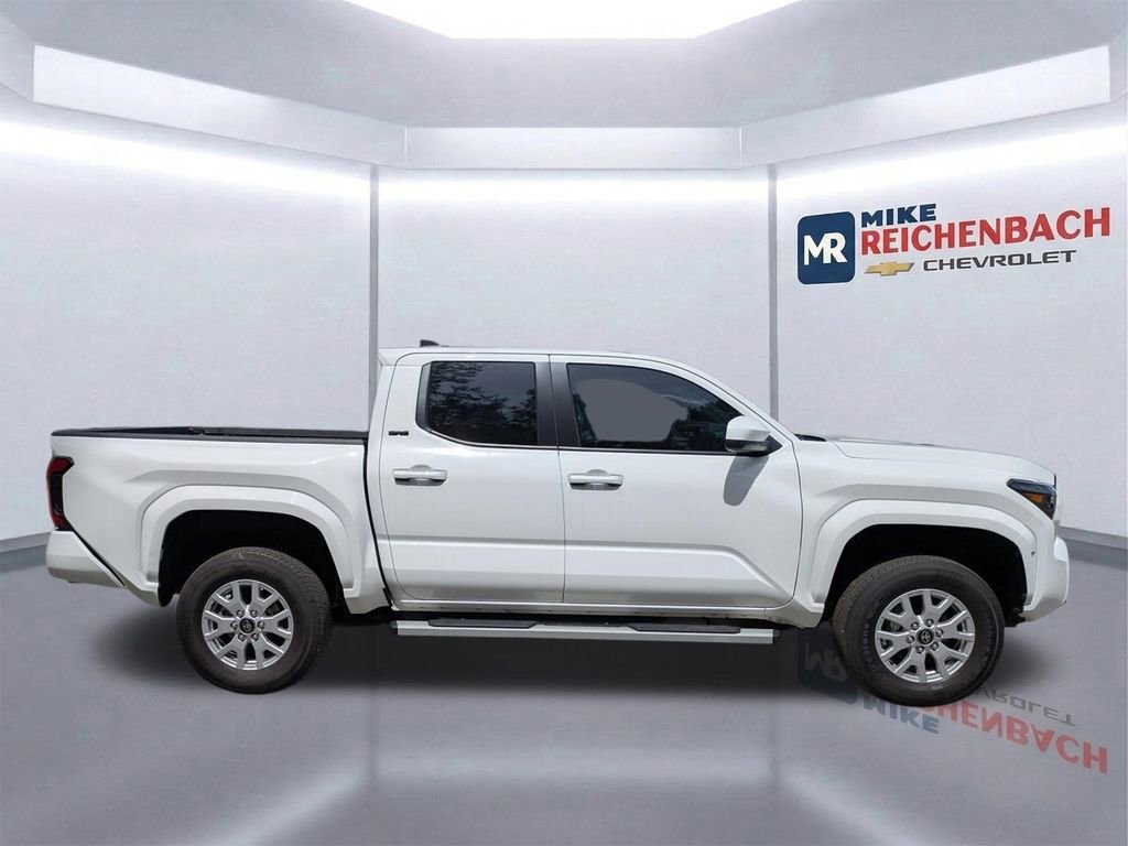 Used 2025 Toyota Tacoma SR5 AWD/4WD image 3