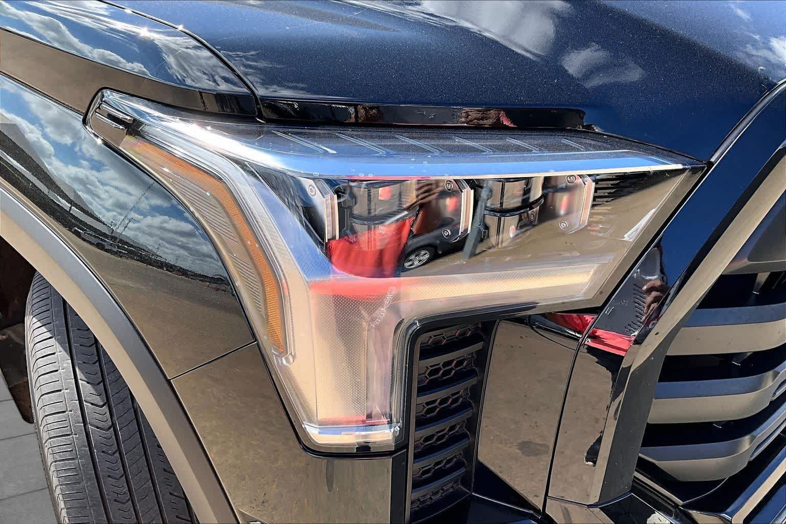 Used 2025 Toyota Tundra Limited AWD/4WD image 26