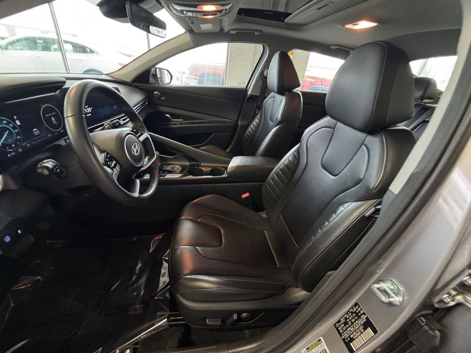 Used 2025 Hyundai Elantra Limited image 28