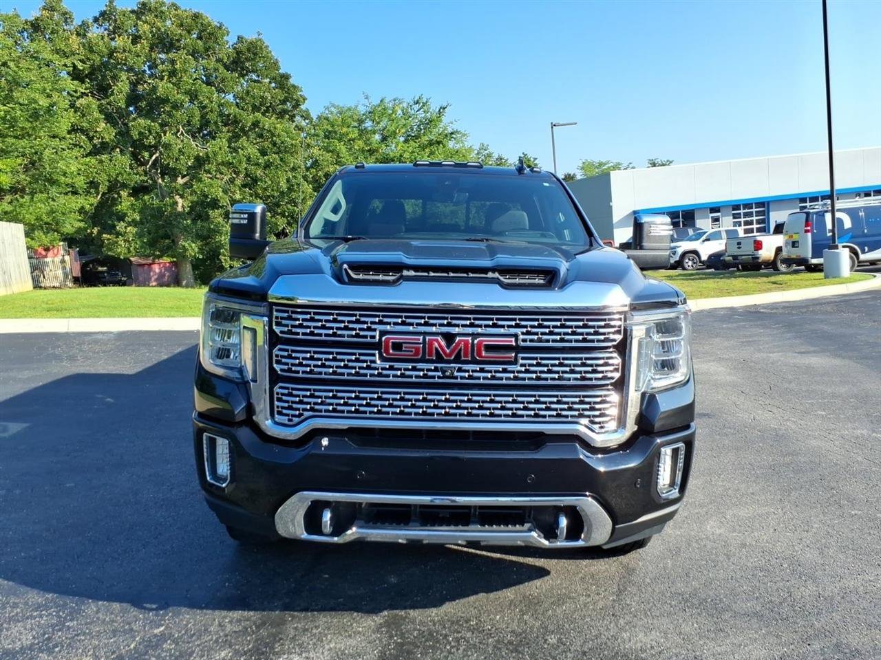 Used 2020 GMC Sierra 3500 Denali w/ Denali Ultimate Package AWD/4WD image 2