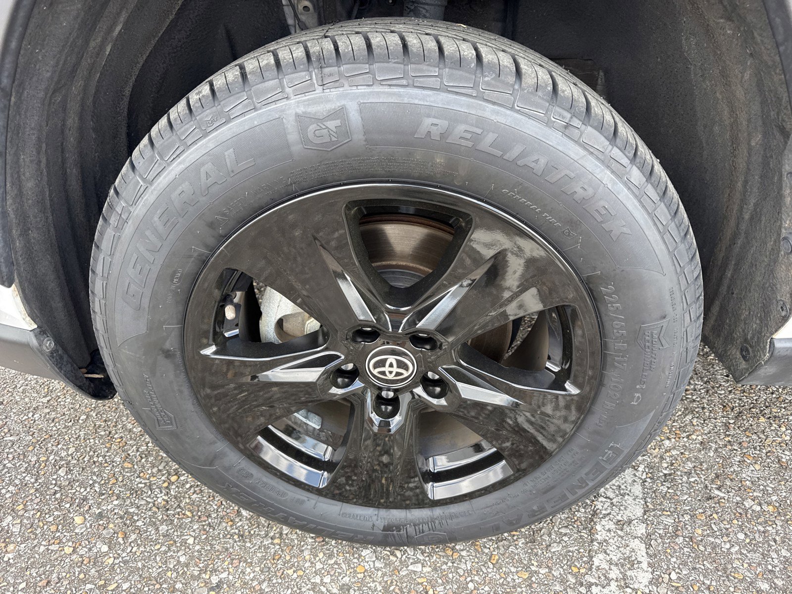 Used 2024 Toyota RAV4 XLE FWD image 10