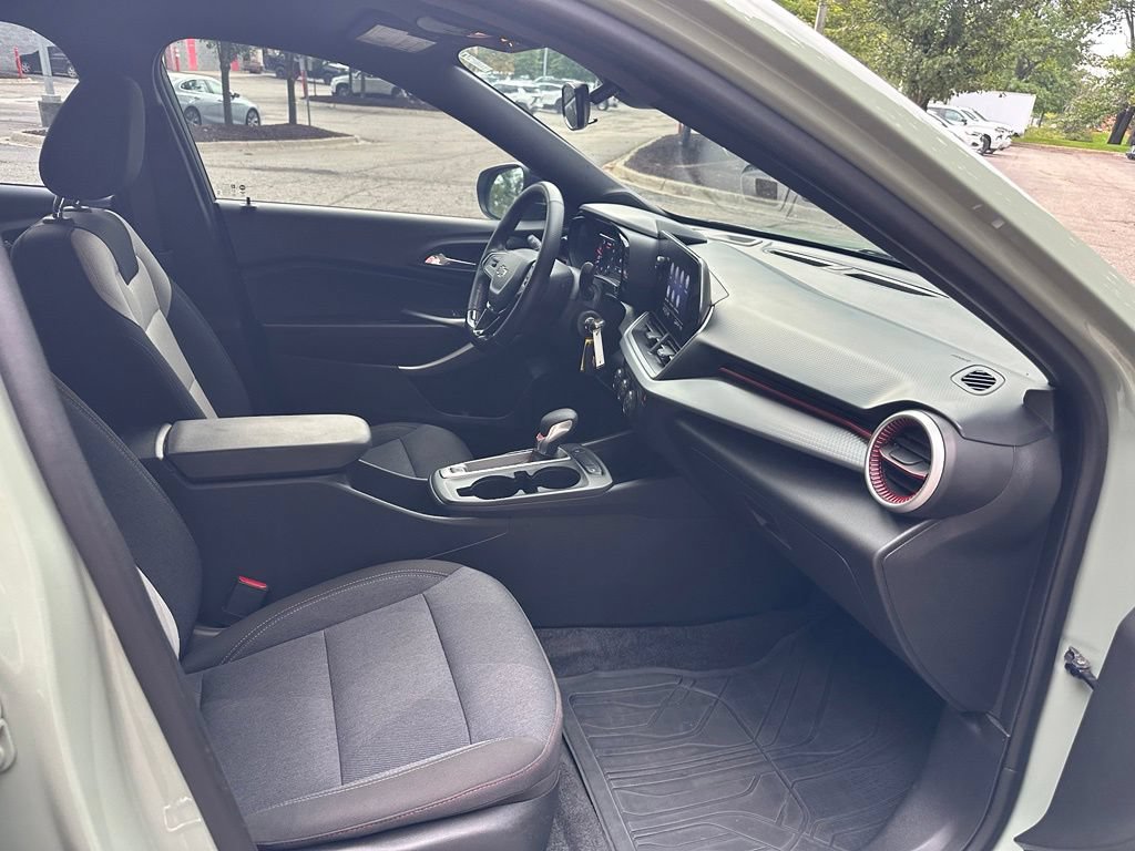 Used 2024 Chevrolet Trax RS w/ Driver Confidence Package FWD image 28