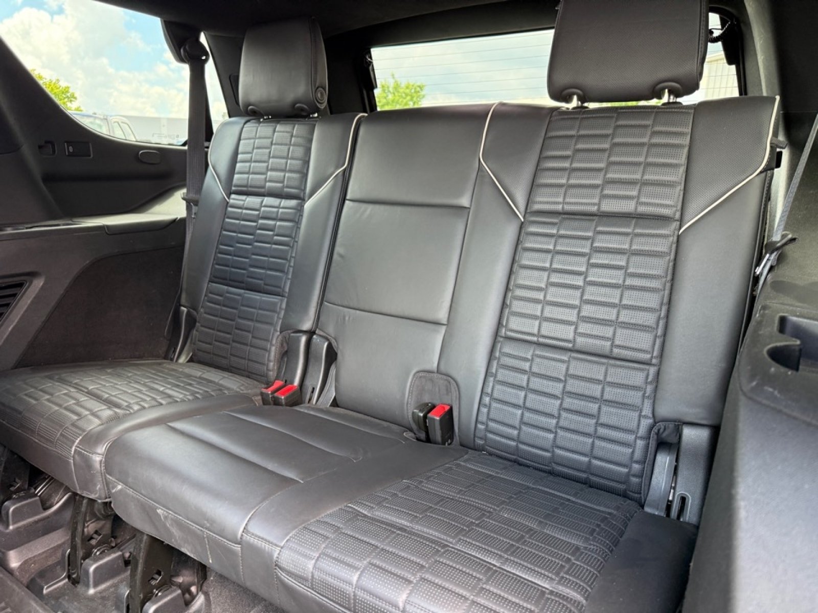 Used 2022 Cadillac Escalade Sport Platinum w/ LPO, ONYX Package AWD/4WD image 34