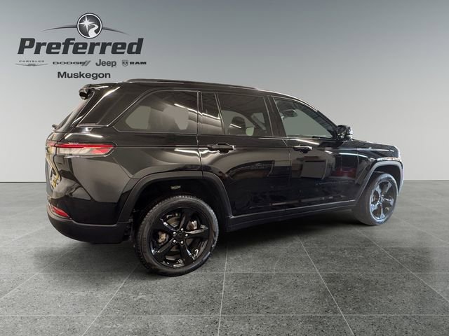 Used 2024 Jeep Grand Cherokee Limited w/ Luxury Tech Group II image 7