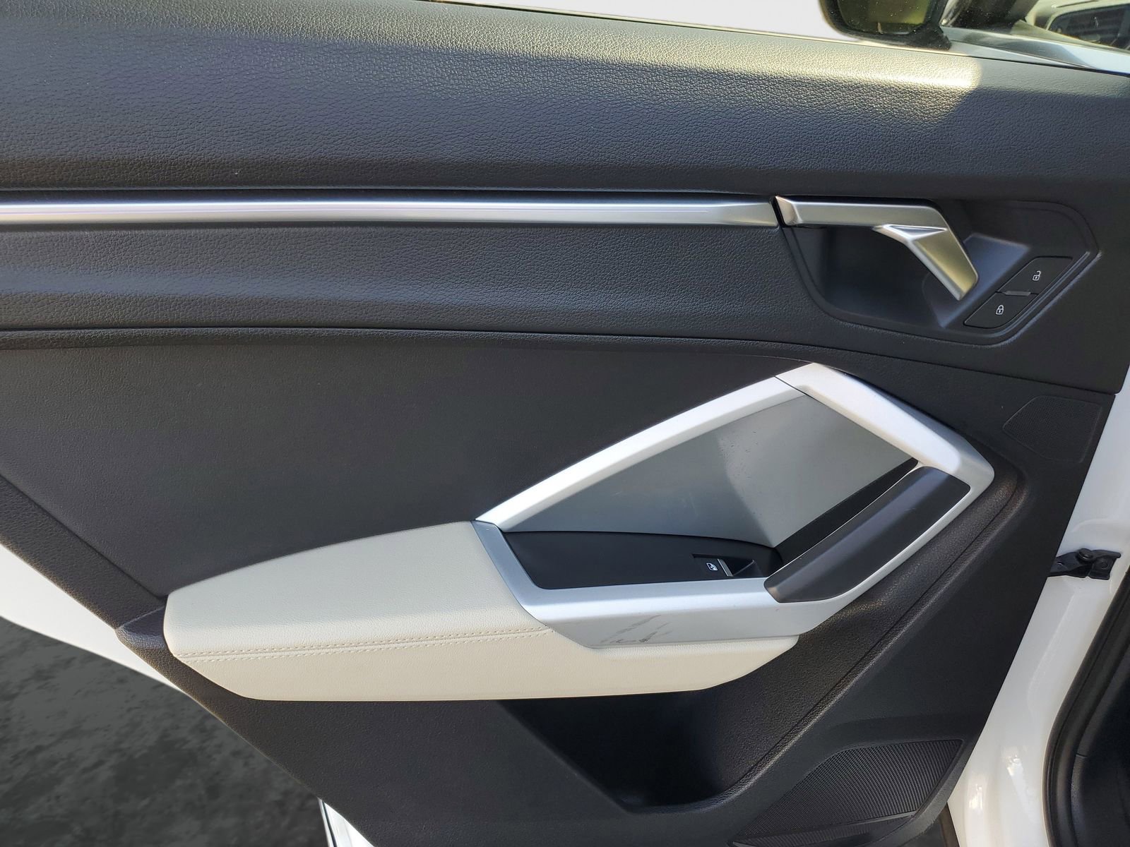 Used 2023 Audi Q3 2.0T Premium Plus w/ Premium Plus Package image 16