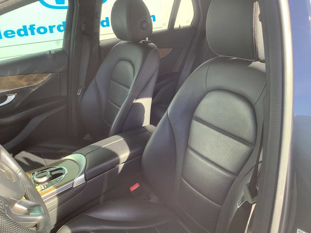 Used 2019 Mercedes-Benz GLC 300 4MATIC Coupe image 11