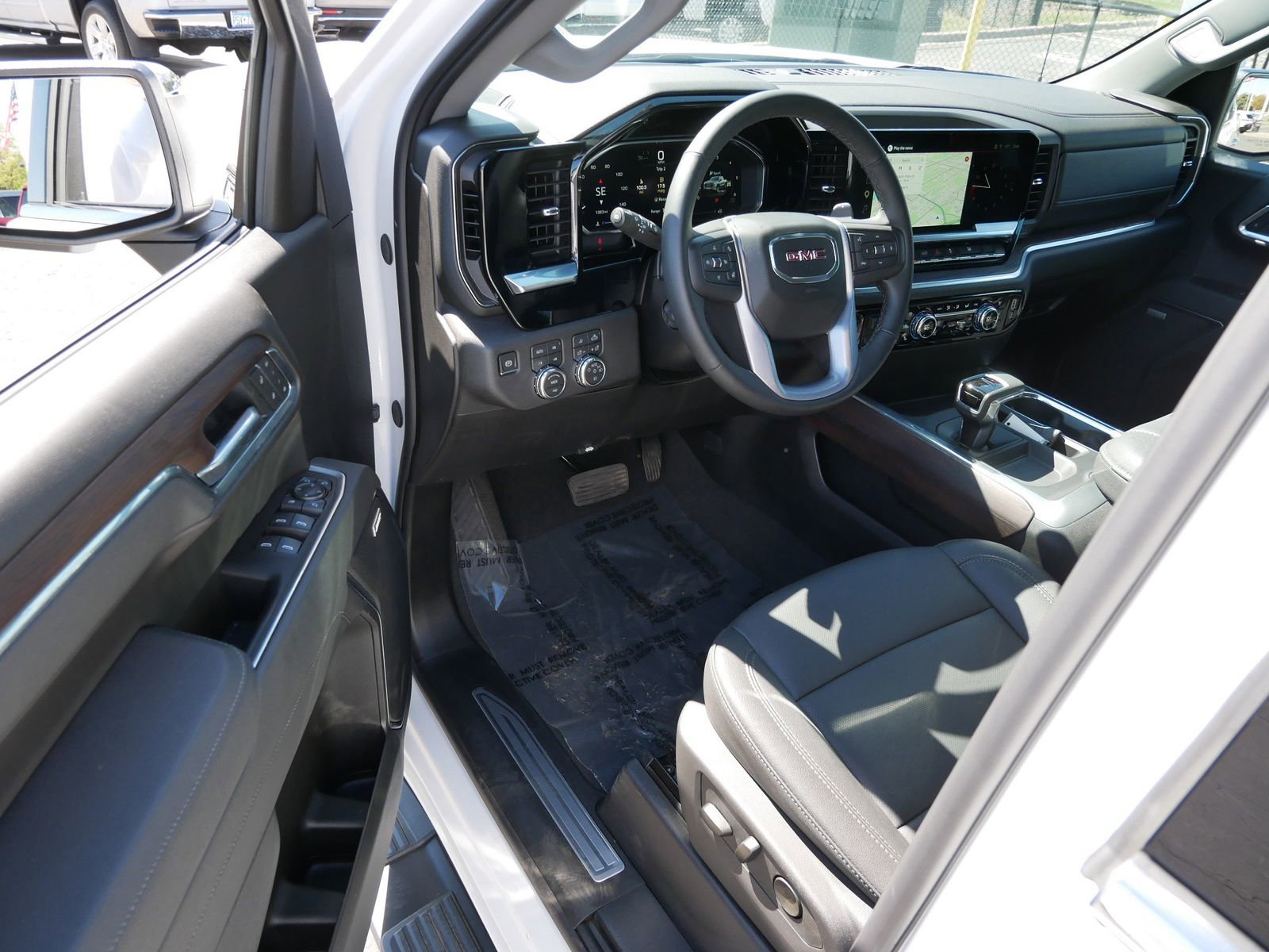 Used 2026 GMC Sierra 1500 SLT w/ SLT Convenience Package AWD/4WD image 11