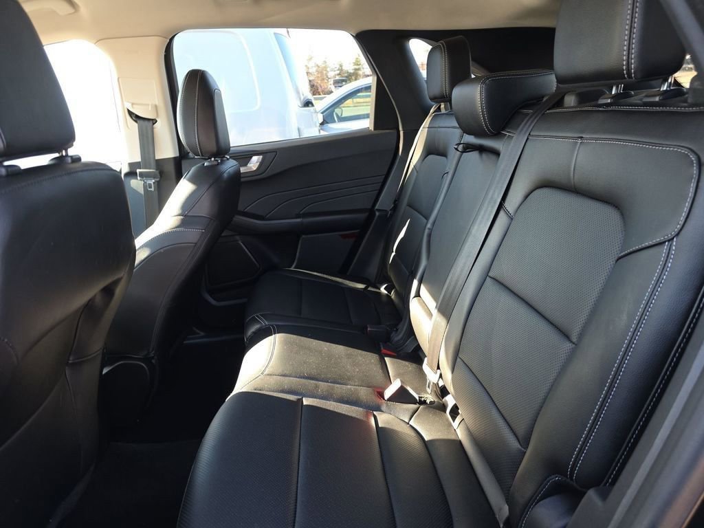 Used 2022 Ford Escape Titanium image 9