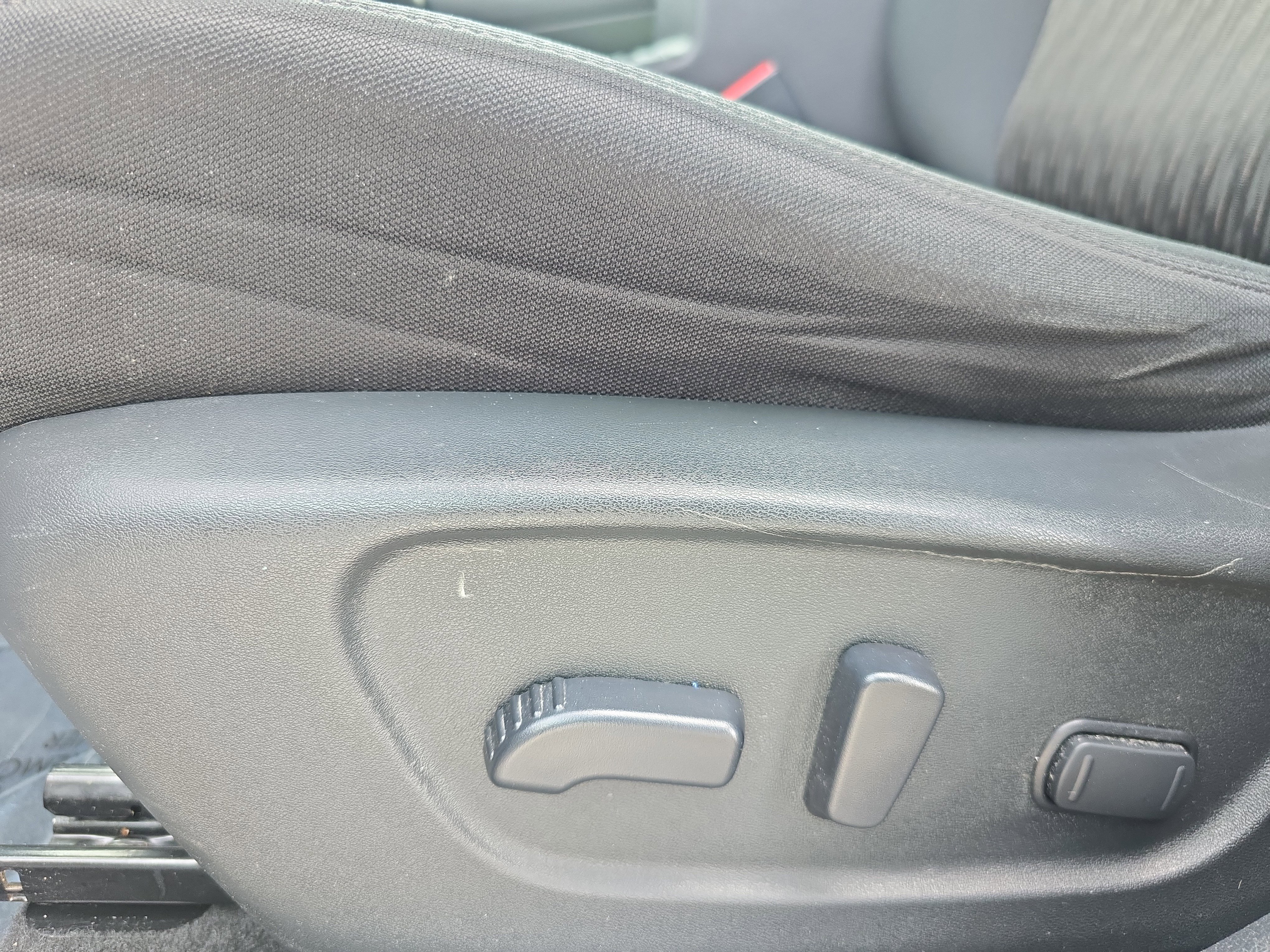 Used 2017 Nissan Rogue SV w/ Midnight Edition image 25