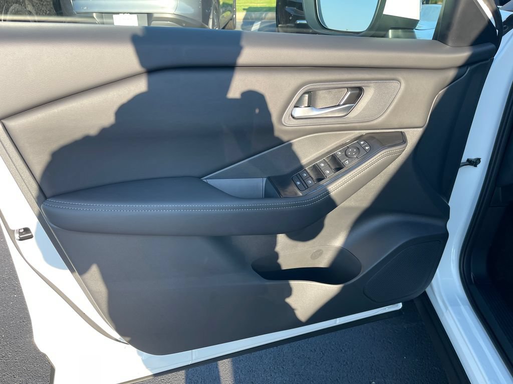 New 2026 Nissan Rogue SV w/ Cold Weather Package AWD/4WD image 12