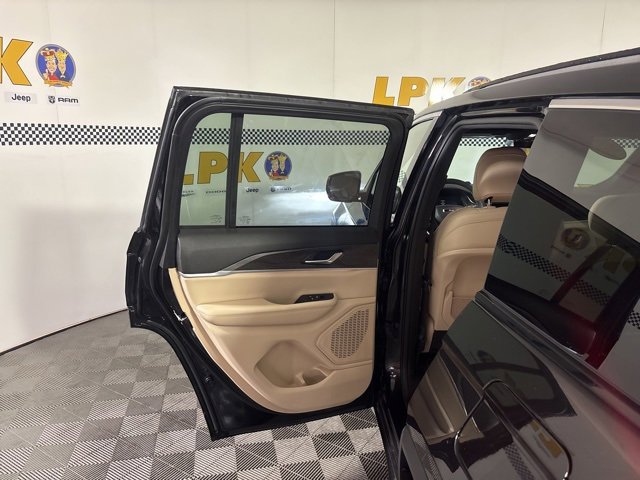 Used 2023 Jeep Grand Cherokee Limited image 21