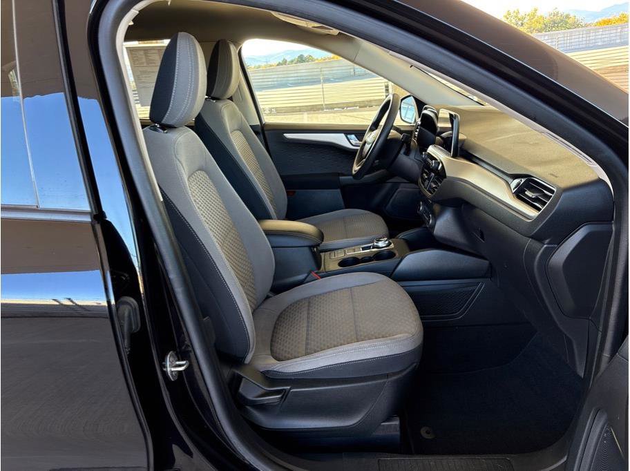 Used 2020 Ford Escape SE image 14