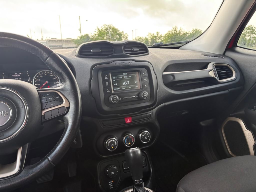 Used 2015 Jeep Renegade Latitude AWD/4WD image 17