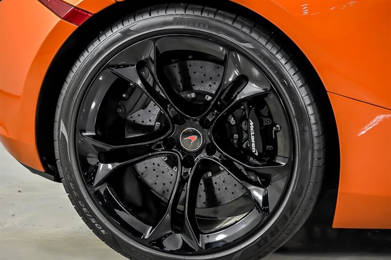 Used 2018 McLaren 720S Performance RWD image 18