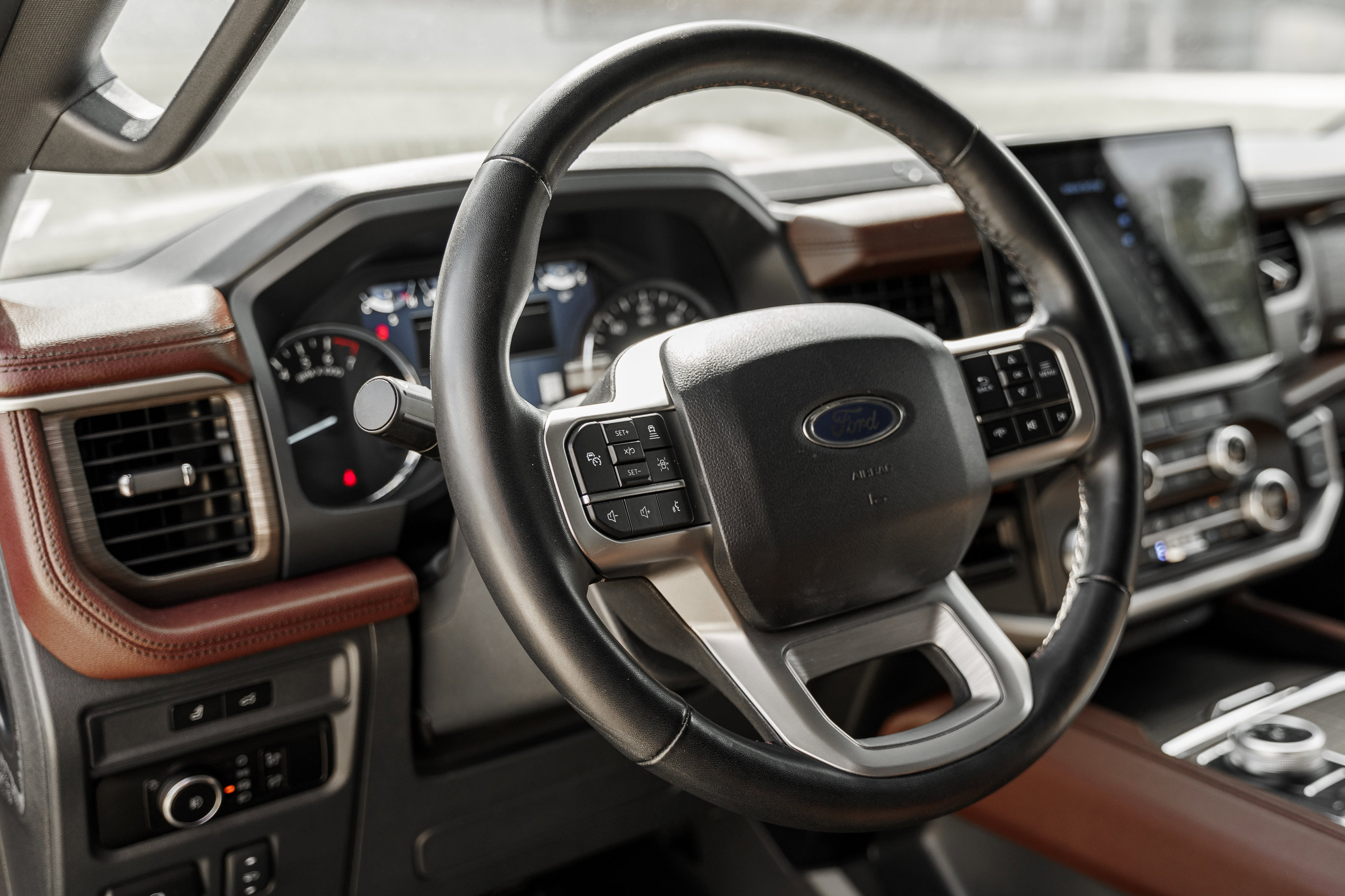 Used 2024 Ford Expedition Limited image 10