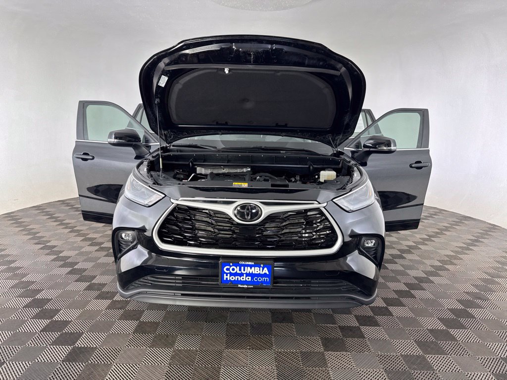 Used 2024 Toyota Highlander LE AWD/4WD image 18