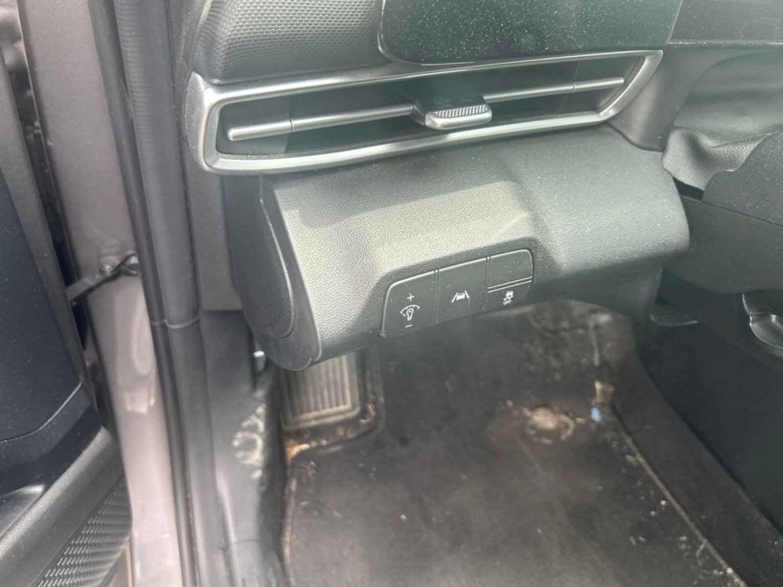 Used 2023 Hyundai Elantra SEL w/ Convenience Package FWD image 8