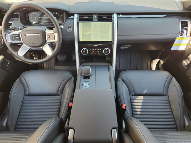 New 2025 Land Rover Discovery S image 18