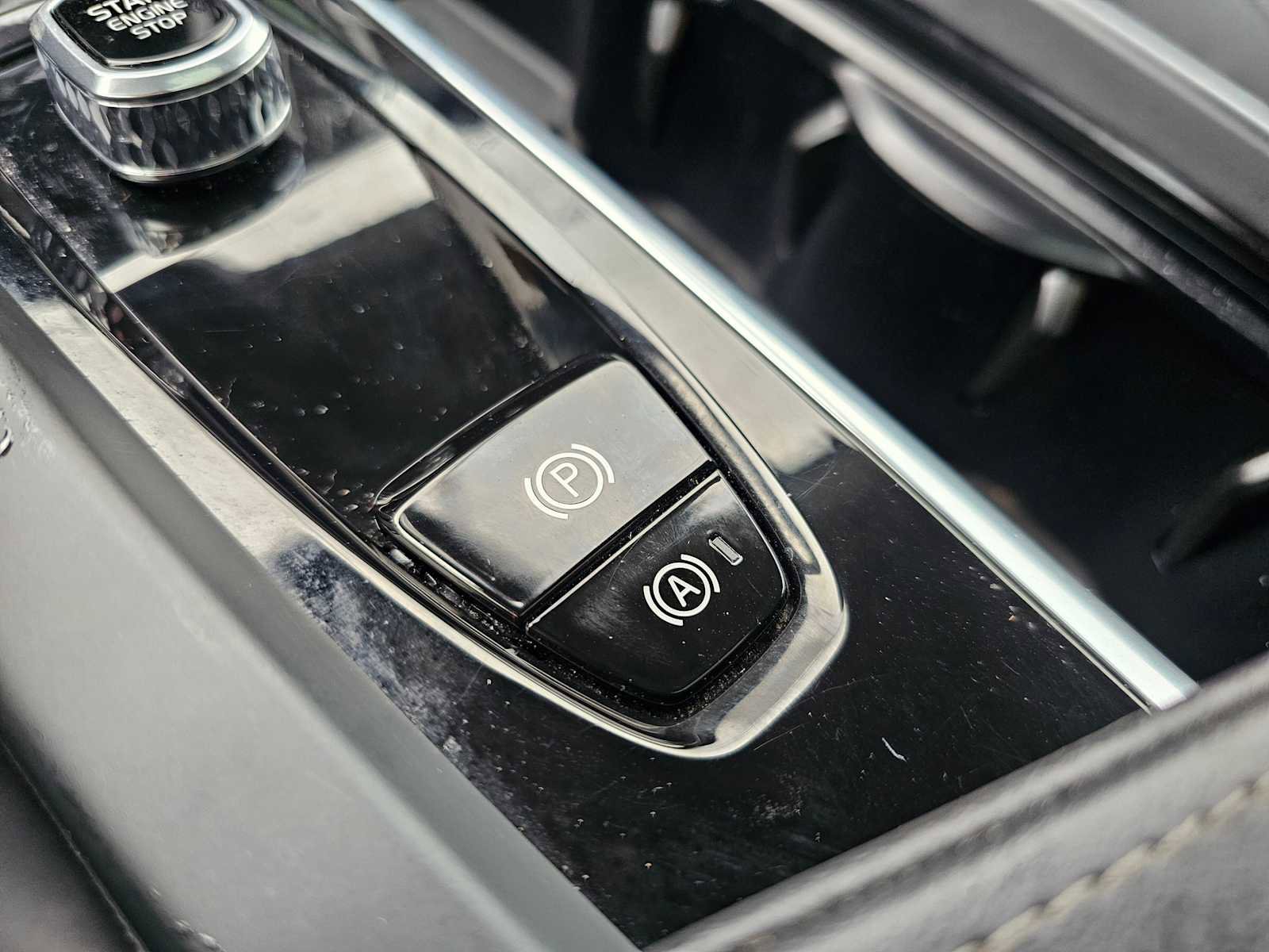 Certified 2023 Volvo XC60 B6 Ultimate w/ Protection Package Premier image 37