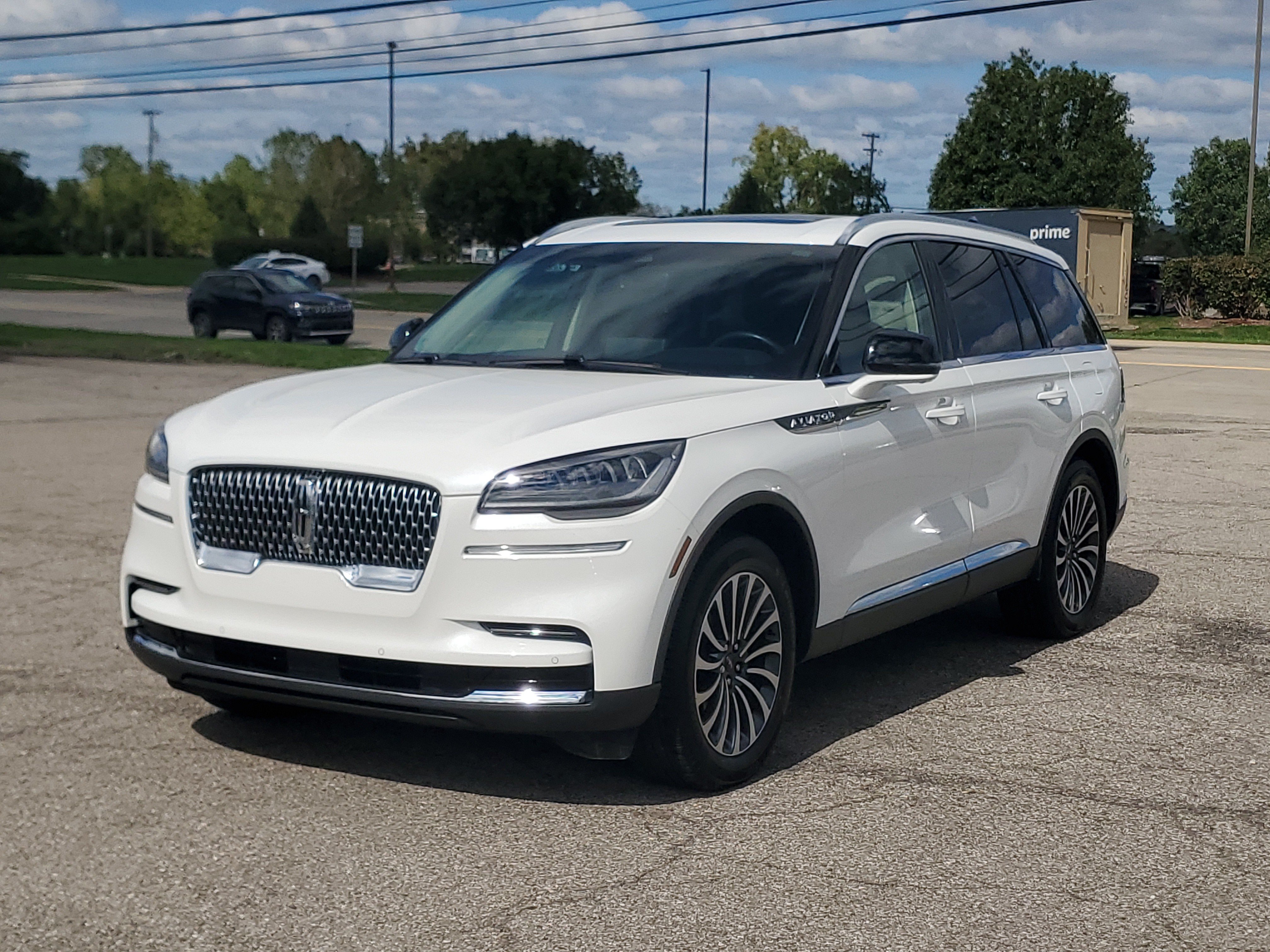 Certified 2024 Lincoln Aviator Reserve w/ Elements Package Plus AWD/4WD image 3