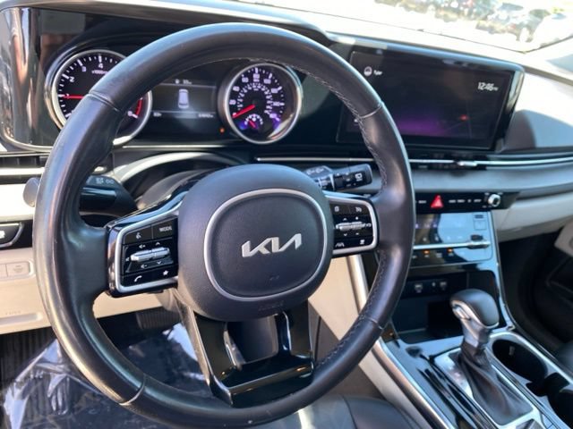 Used 2022 Kia Carnival EX FWD image 12