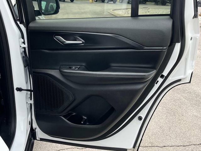 Used 2024 Jeep Grand Cherokee Altitude image 9