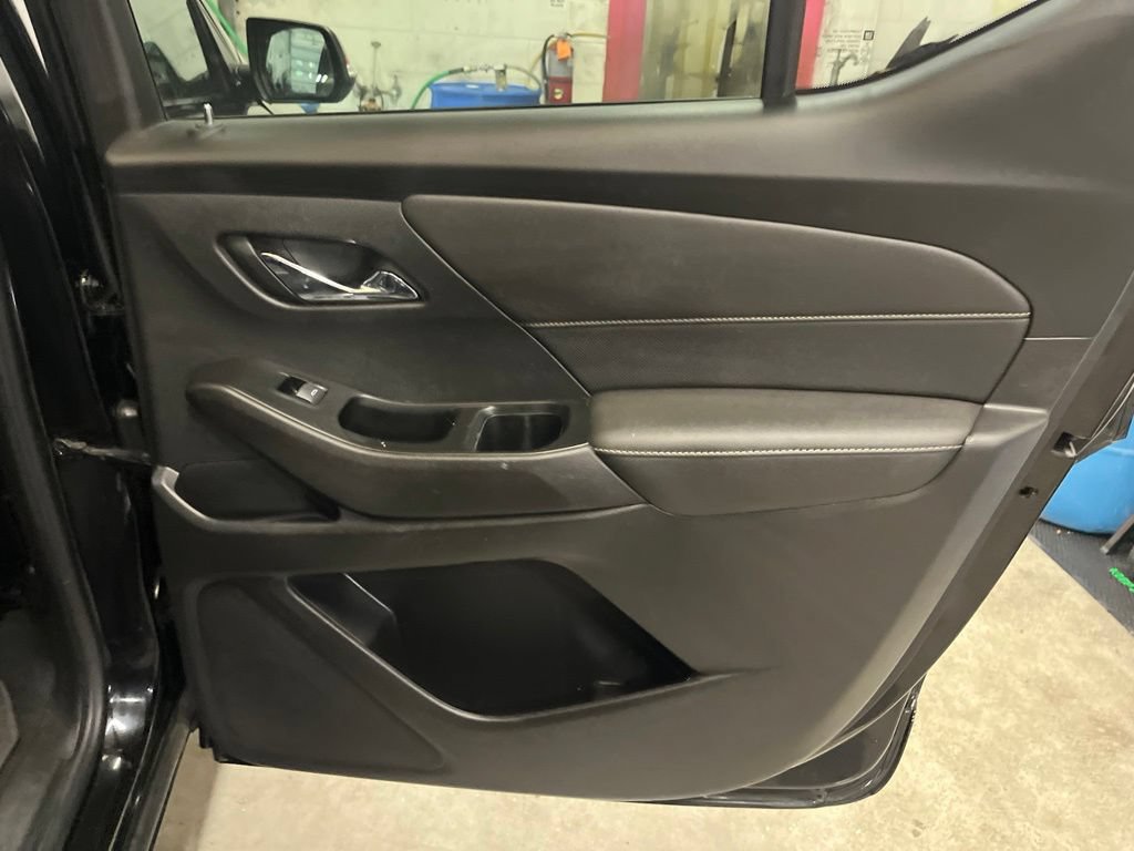 Used 2023 Chevrolet Traverse Premier w/ Redline Edition FWD image 36
